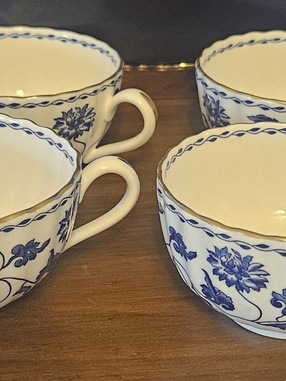 4 Spode White and Blue Floral Porcelain Teacups with Gold Trim - Picture 9 of 9
